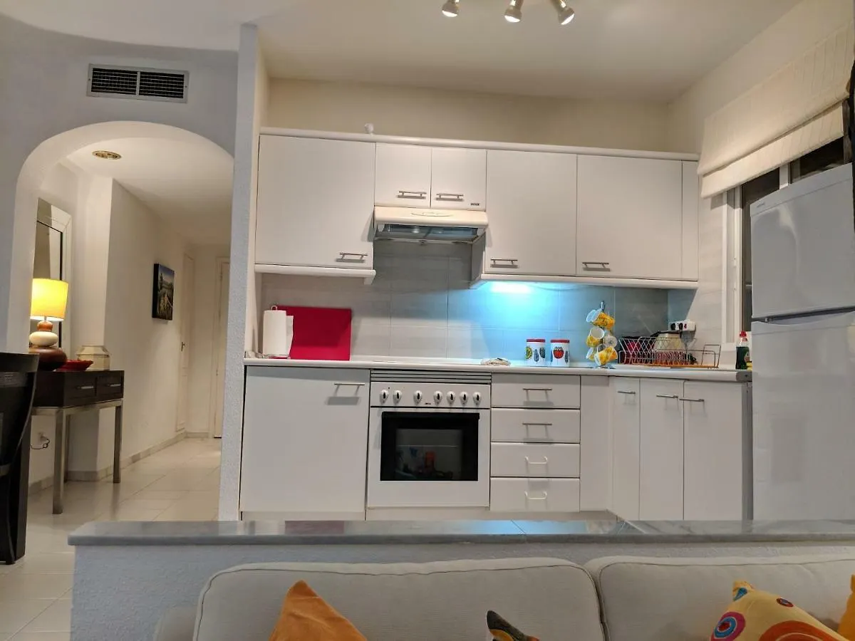 לה קאלה דה מיחאס Sea View Apartment In Posh Miraflores ספרד